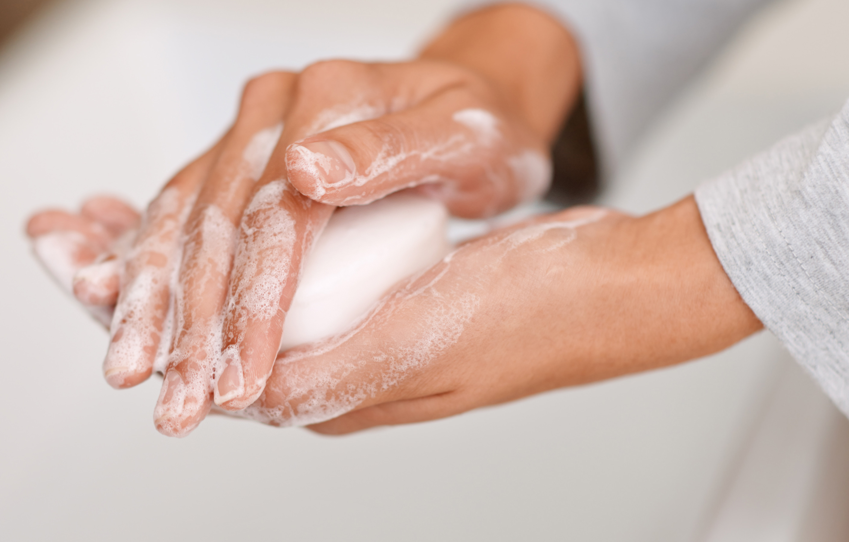 Гигиена кожи кожные заболевания. Мытье рук. Мыло для рук. Мытье рук с мылом. Ладони в мыле.